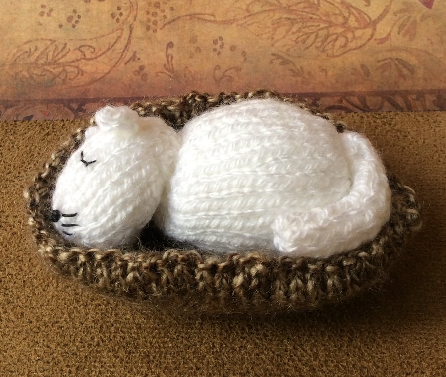 Mini Knits White Knitted Cat in Basket
