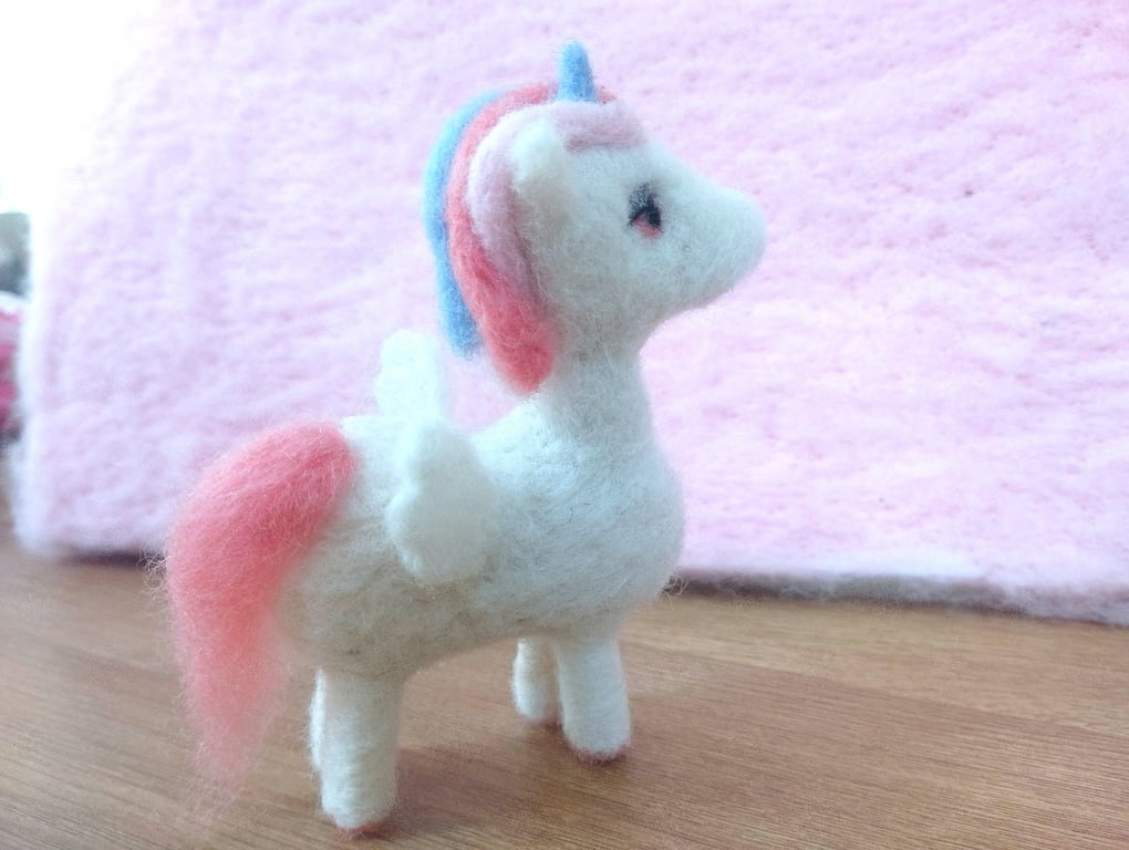 Needle felted unicorn 