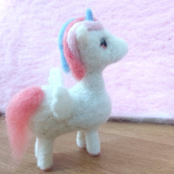 Needle felted unicorn 