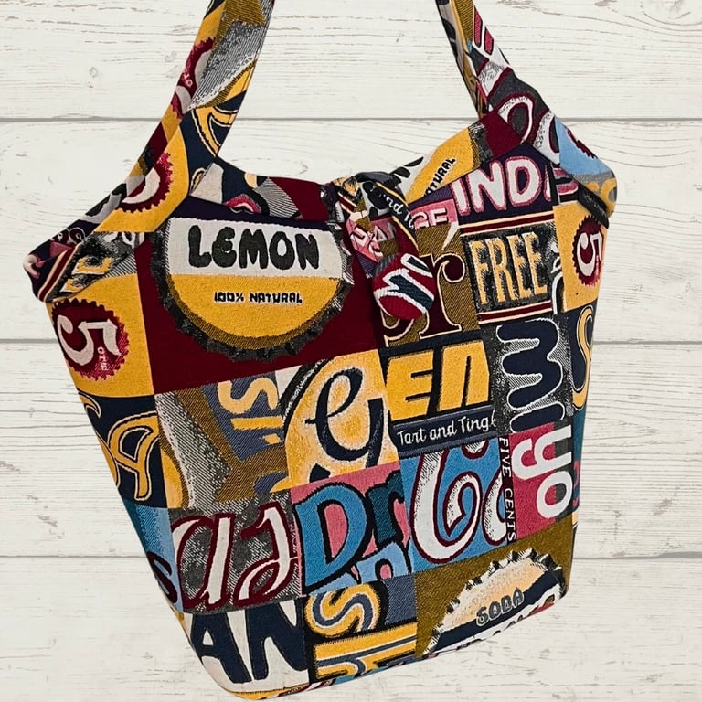 Bucket bags retro labels