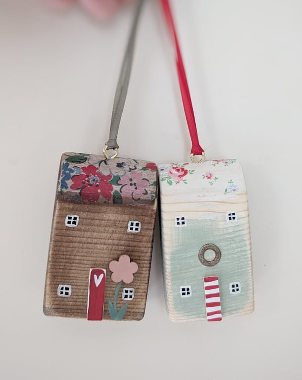 Set of 2 Wooden Floral House Hanging Decorations