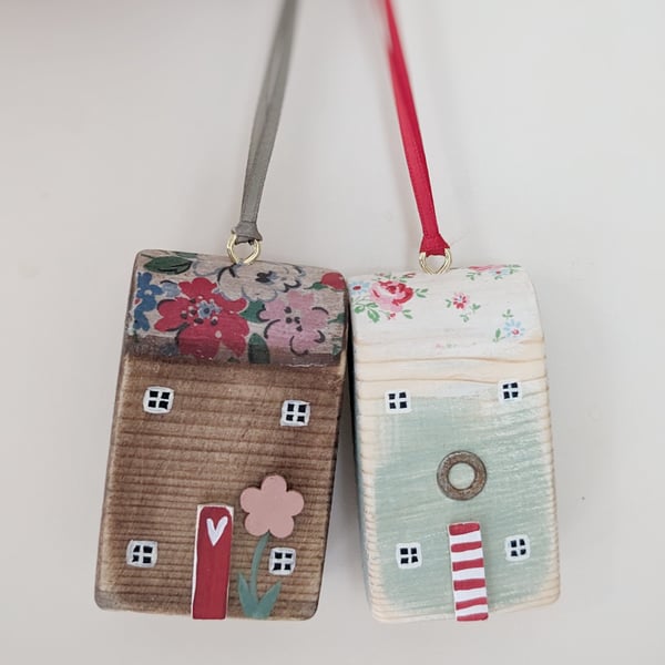 Set of 2 Wooden Floral House Hanging Decorations
