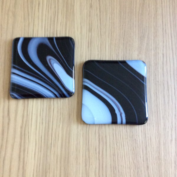 Black and white coasters (0350)