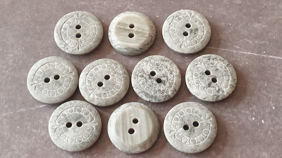 13 16" 20.3mm 32 Ligne GREY Stone look (Polyester) Laser detailing x 6 buttons