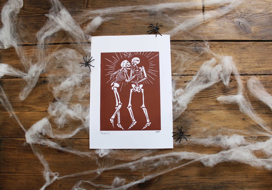 The Kiss A4 Lino print
