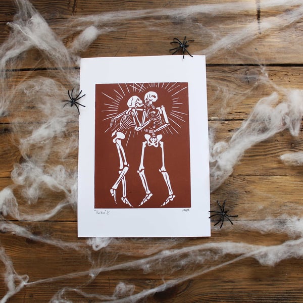 The Kiss A4 Lino print