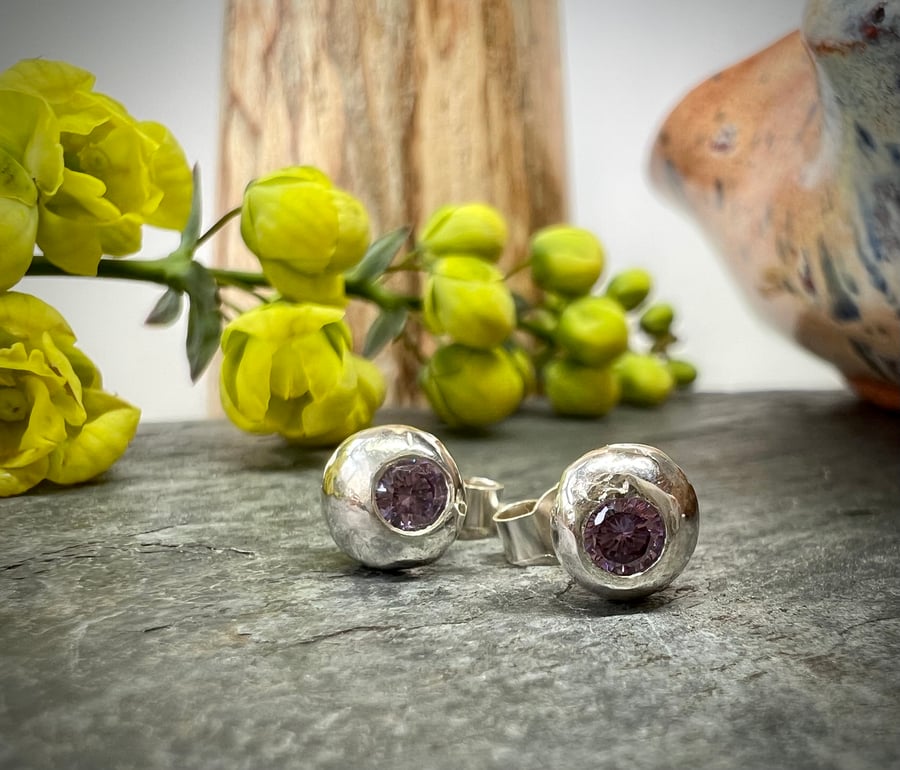 silver pebble stud earring with cubic zirconia