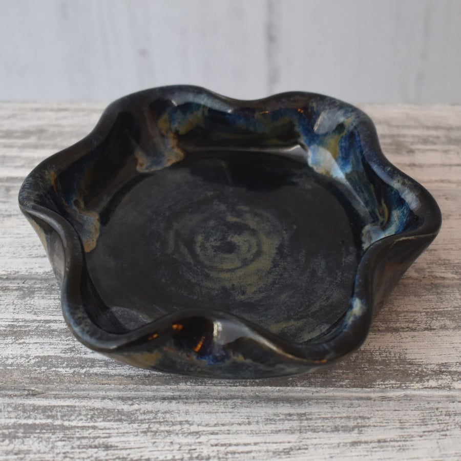 18-297 Small flower shaped trinket dish