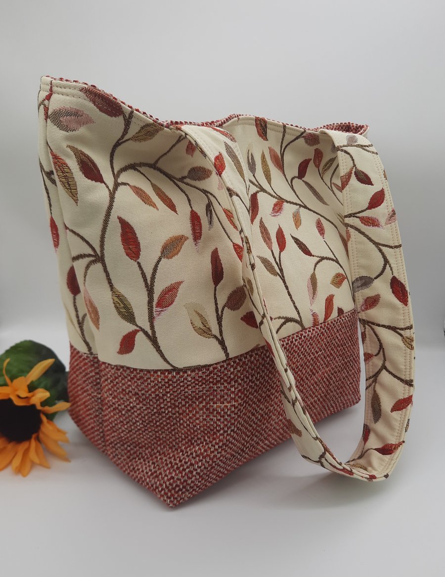 Cream leaf embroidered tote bag with pockets. 