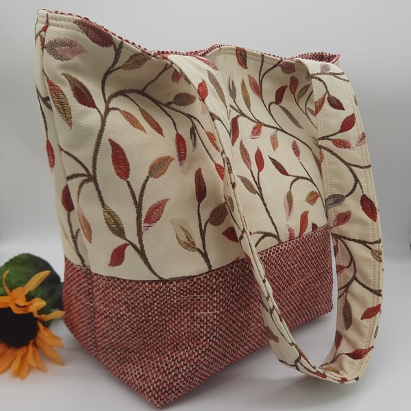 Cream leaf embroidered tote bag with pockets. 