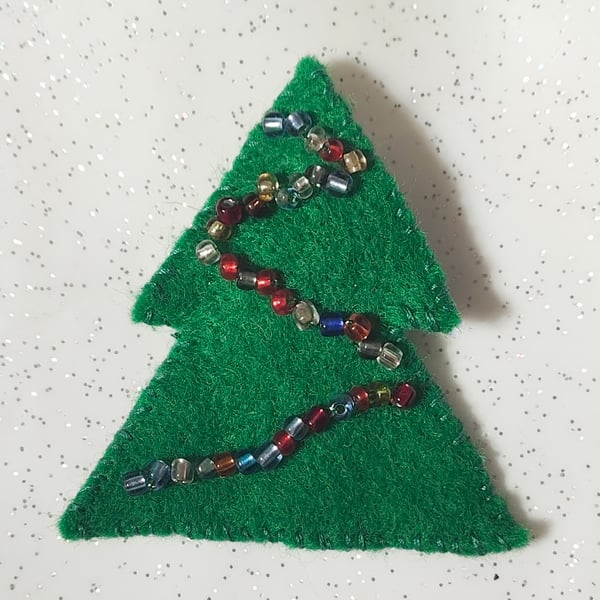 Christmas tree brooch 