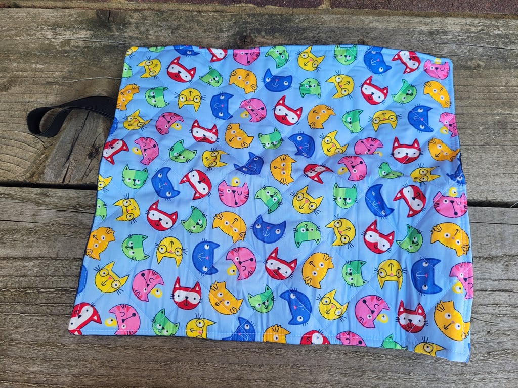 Pocket Sit Mat cartoon cats (small)