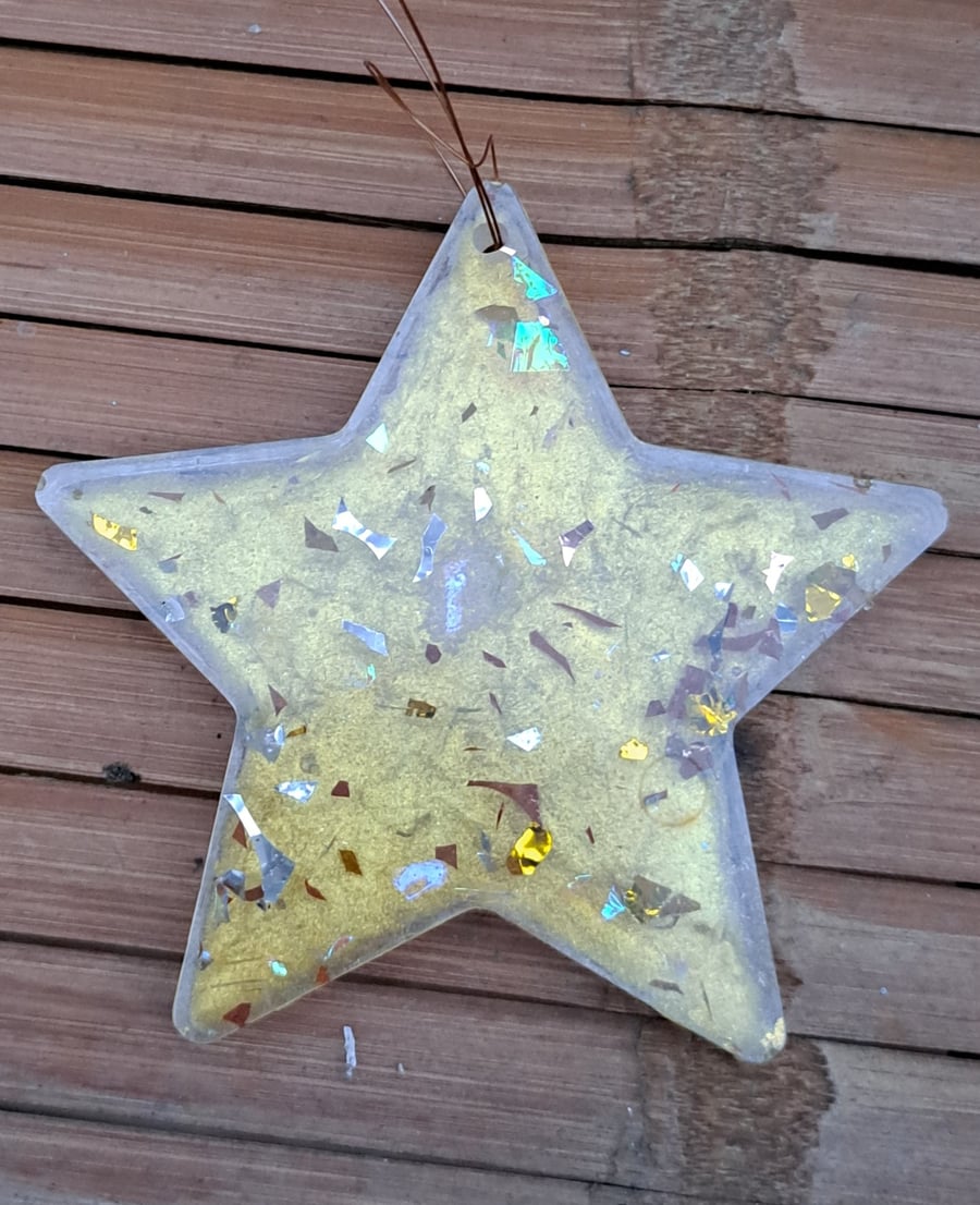 Hanging resin gold and sparkly star