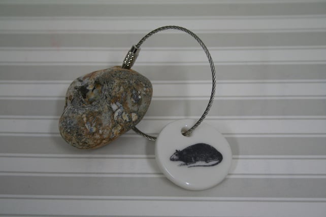 Pebble keyring with a rat image