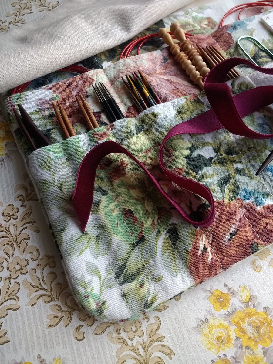 "Judit" knitting needle wrap