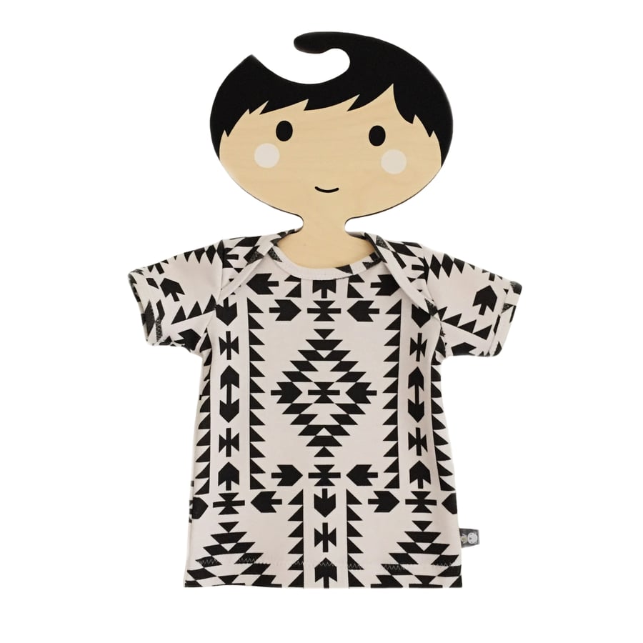 Baby tops, Baby tees, Short Sleeve T-Shirt in GEOMETRIC ARROWS Organic GIFT IDEA
