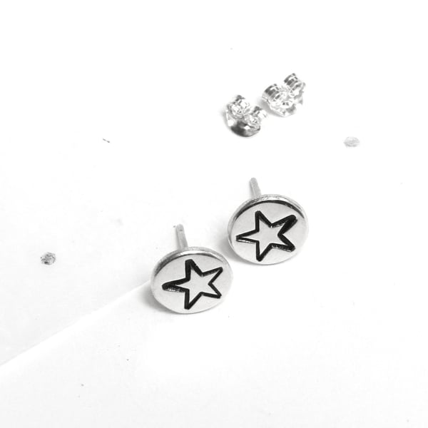 Star circle stud earrings