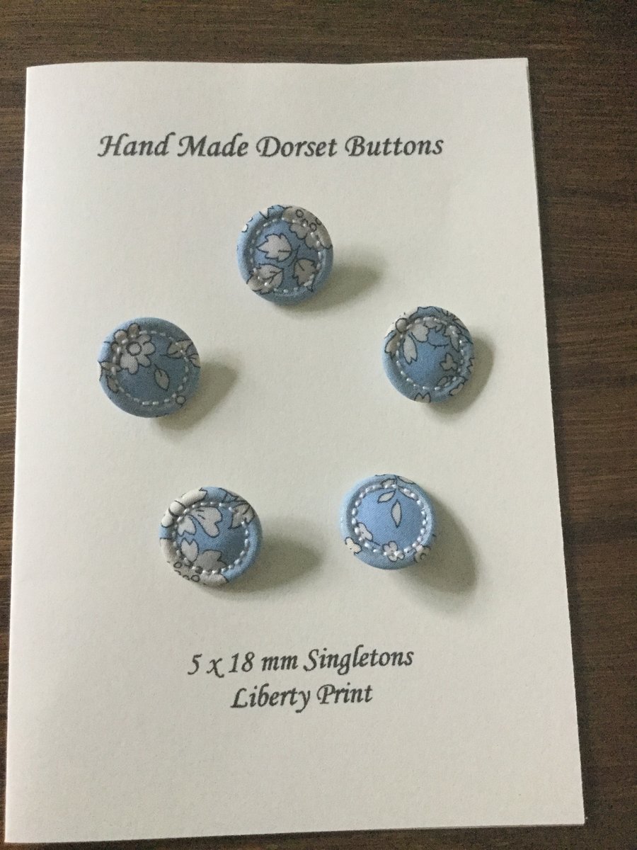 Set of 5, 18 mm, Traditional Dorset Singleton Buttons, S3