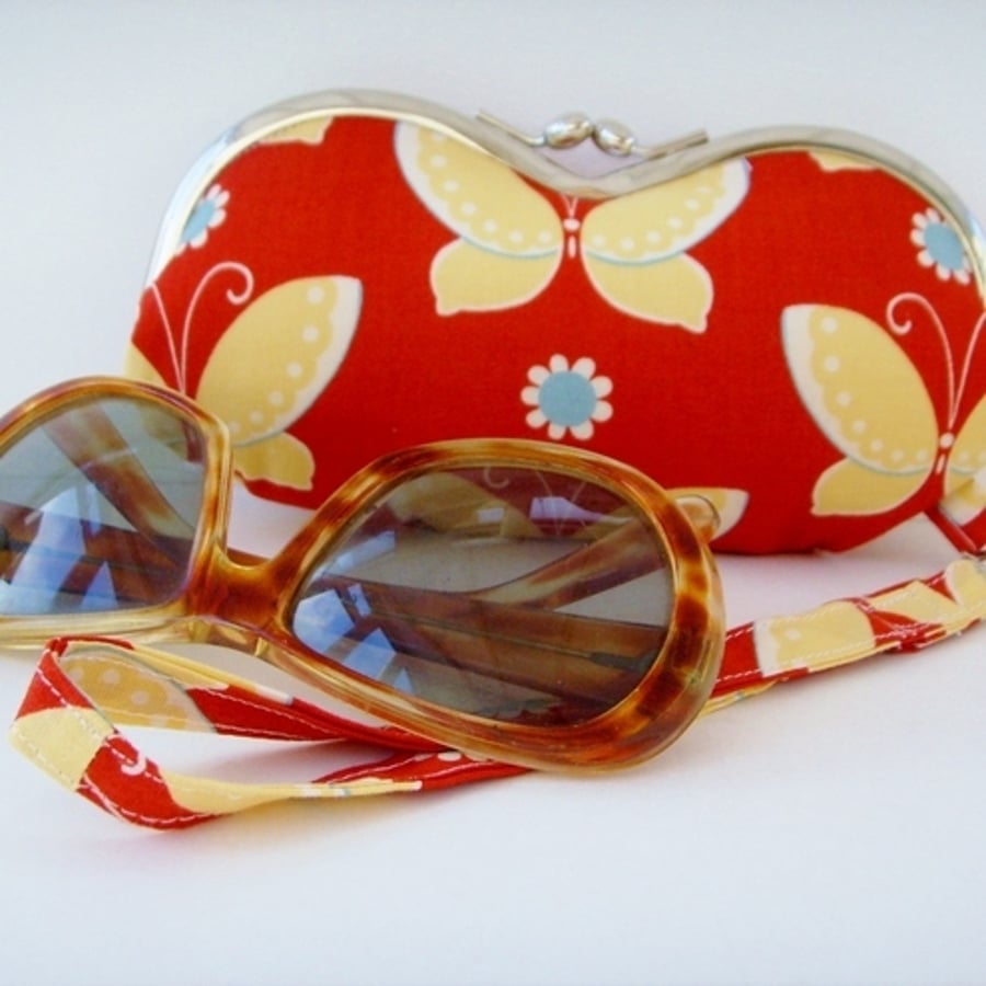 Moda Butterfly Wristlet Purse/Glasses case