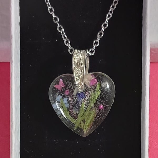 Dried flower Heart resin necklace, Silver Heart pendant