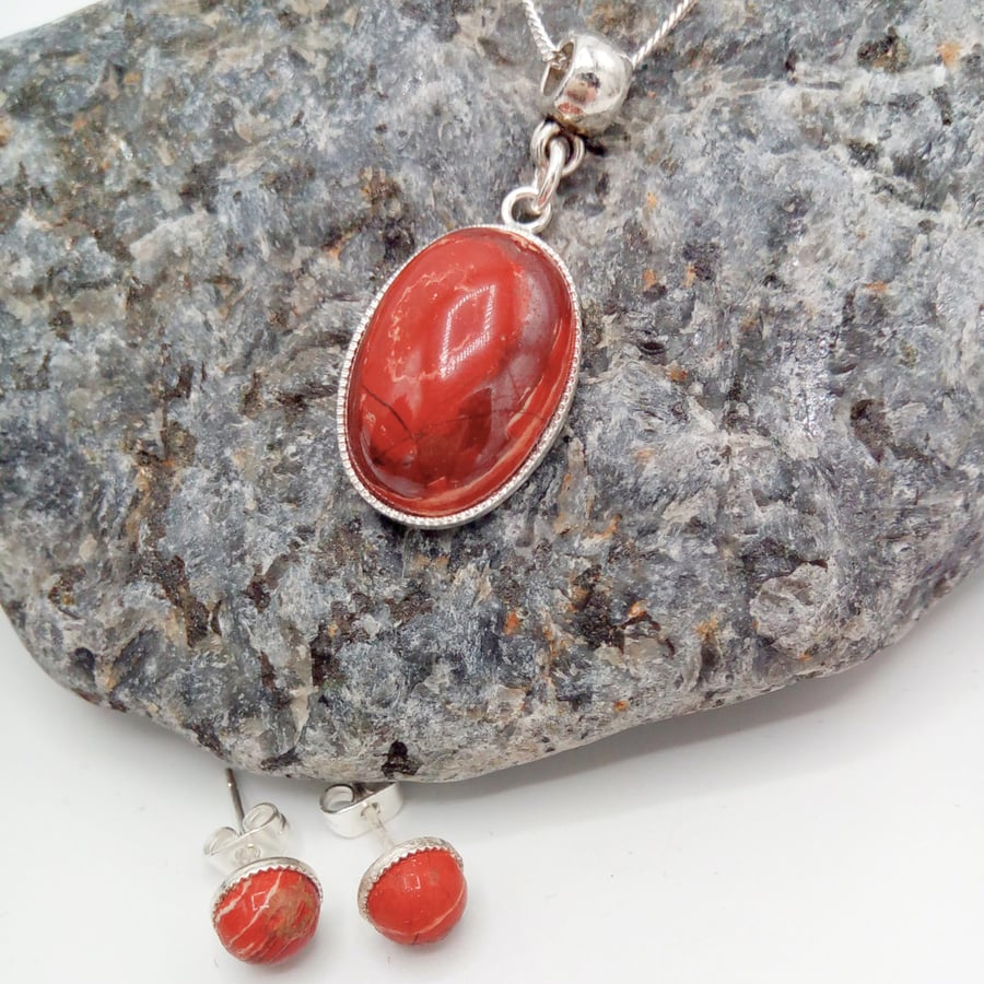 Red Brown Oval Jasper Pendant on a 925 Silver Chain with Matching Stud Earrings