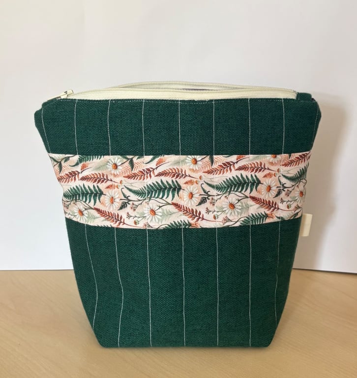 Daisy-Fern Quilted Zip Pouch In Pinstripe Forest Green