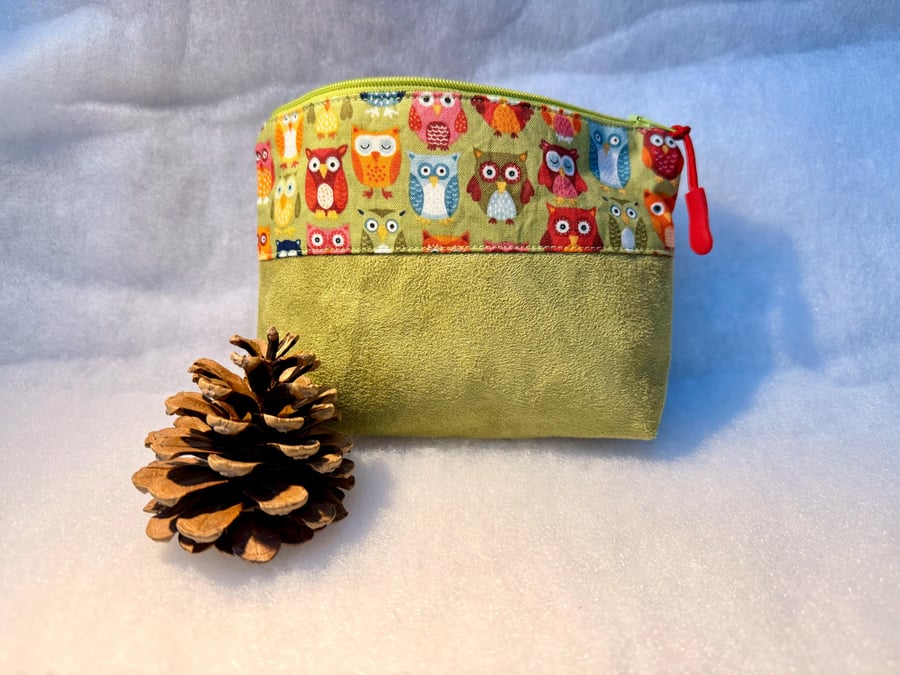 Multicoloured owls - Small zipped pouch for makeup, cosmetics, medication, etc..