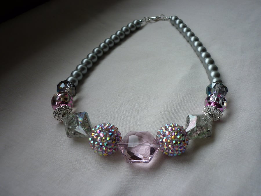 PINK, GREY, SILVER AND CRYSTAL CHUNKY NECKLACE.  976
