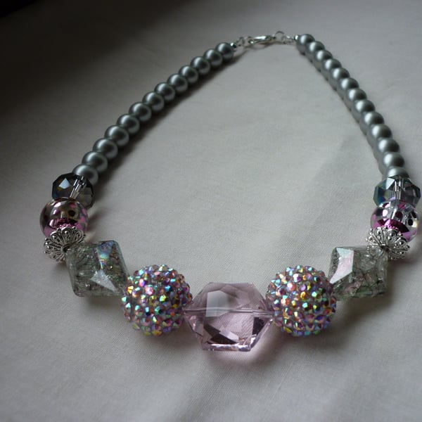 PINK, GREY, SILVER AND CRYSTAL CHUNKY NECKLACE.  976