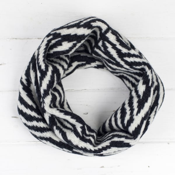 Zebra knitted cowl