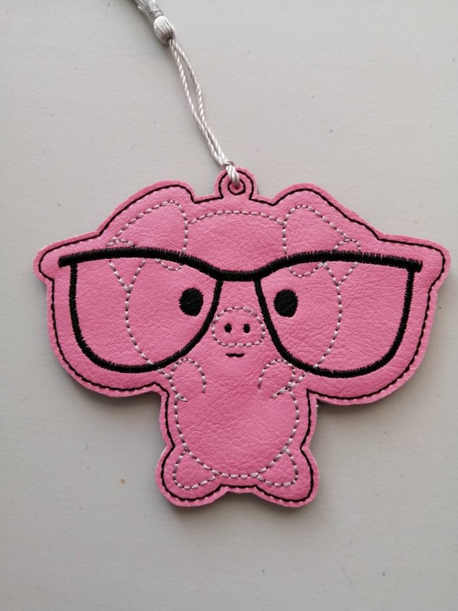 808. Pig with glasses bookmark.