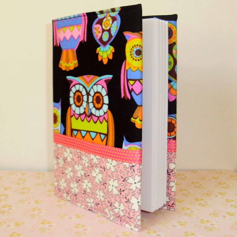 Covered notebook - Bright owls