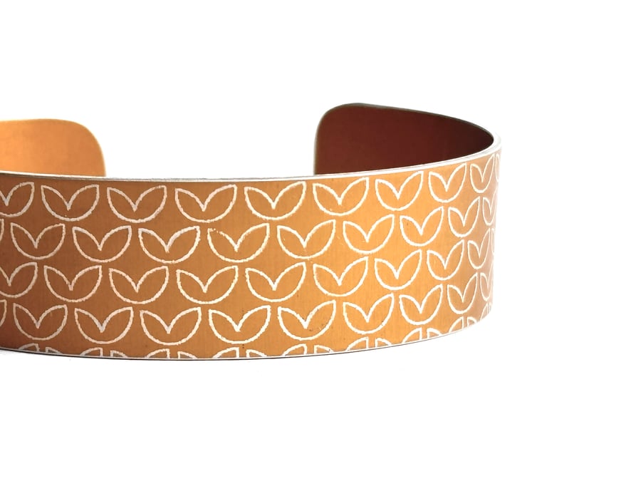 Leaf pattern aluminium cuff mustard