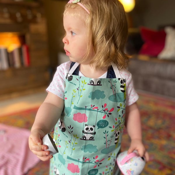 Kid's adjustable cotton apron - age 18 months upwards - length 19" - pandas