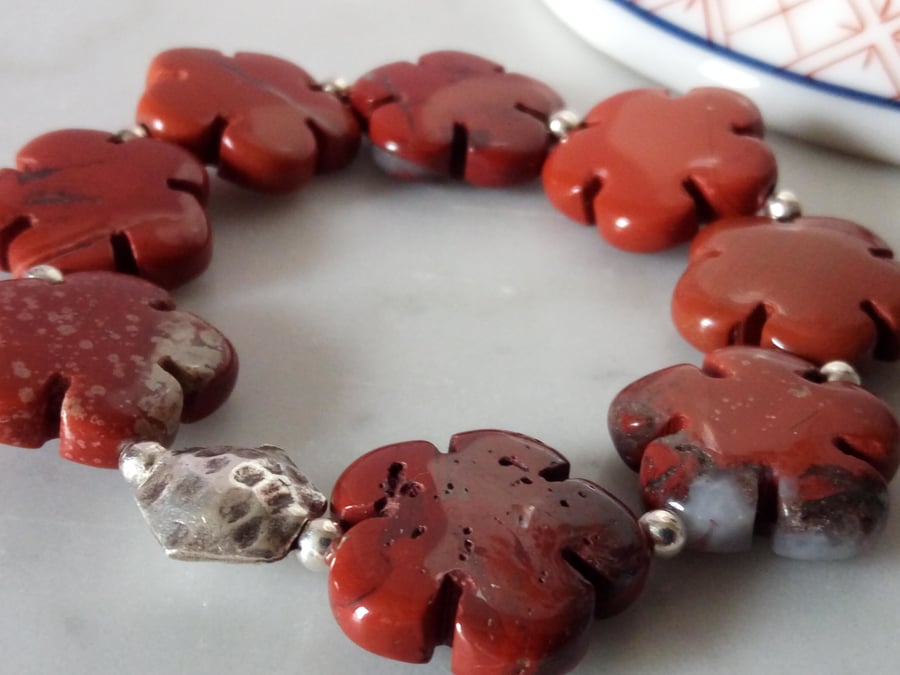 RED JASPER FLOWER STRETCHY BRACELET - FREE UK SHIPPING 