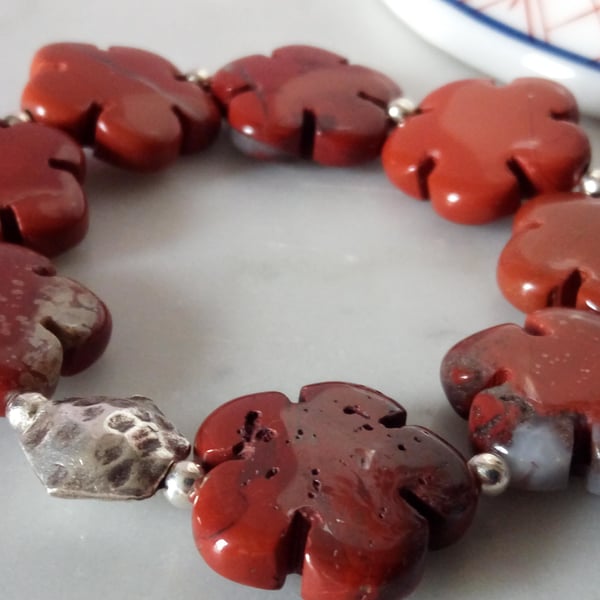 RED JASPER FLOWER STRETCHY BRACELET - FREE UK SHIPPING 