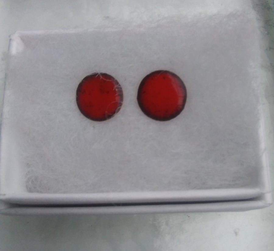Round stud earrings - 9mm - Enamelled with sterling silver post - RED