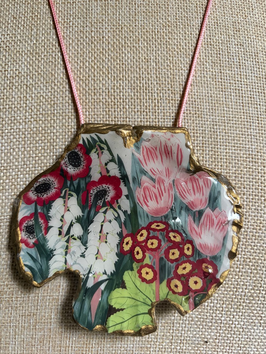 Kew Gardens floral poster shell necklace 