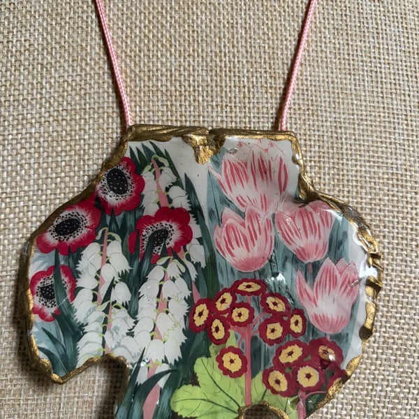 Kew Gardens floral poster shell necklace 