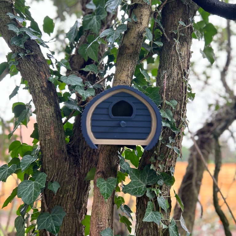Modern Rounded Bird House- Easy Clean -Contemporary Garden Bird Box 