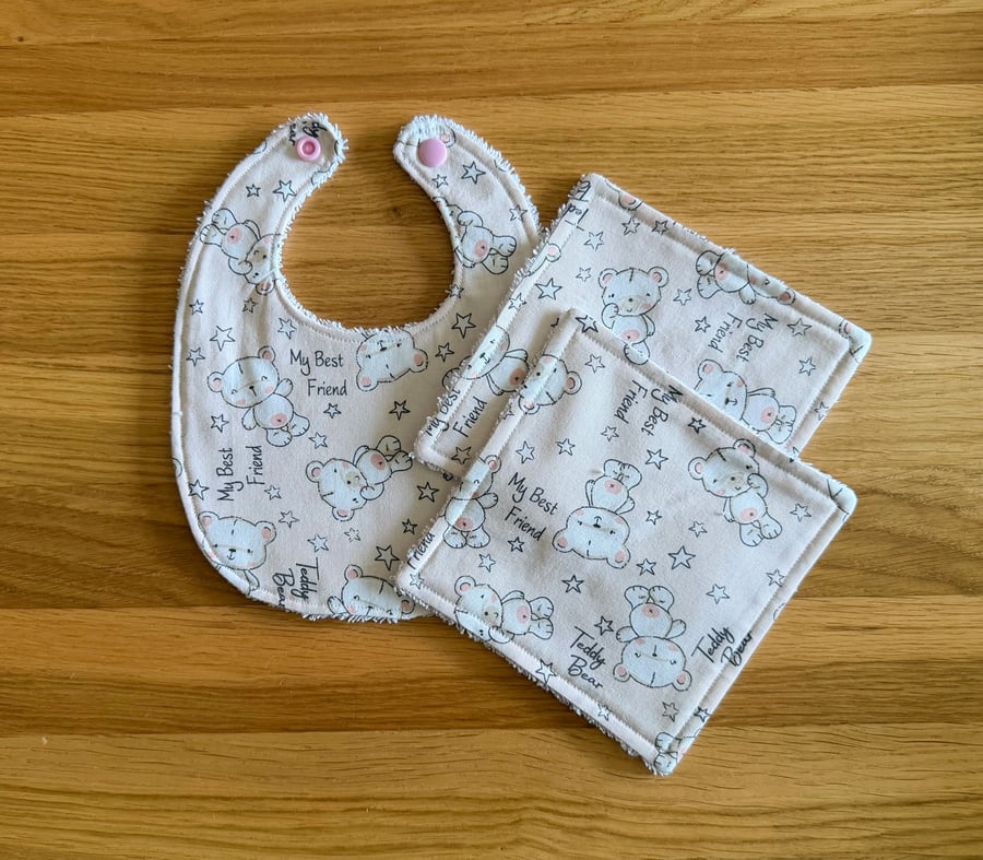 Newborn Baby Boxed Gift Set-Bib & Matching Baby Wipes Bib-Teddy Design-BGS19