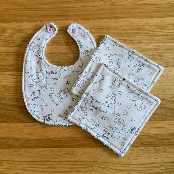 Newborn Baby Boxed Gift Set-Bib & Matching Baby Wipes Bib-Teddy Design-BGS19
