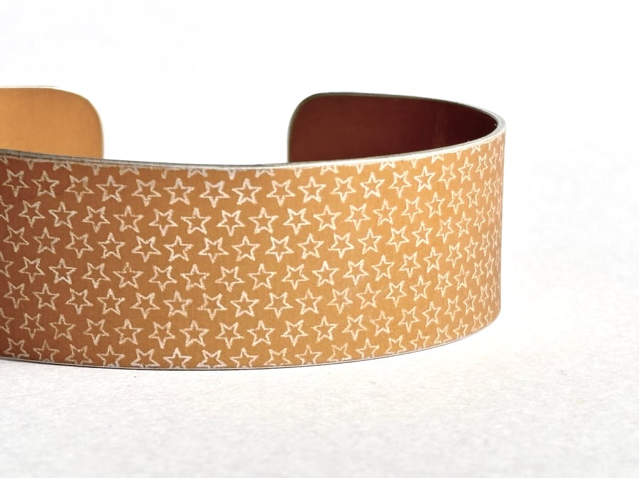 Star pattern aluminium cuff pale mustard