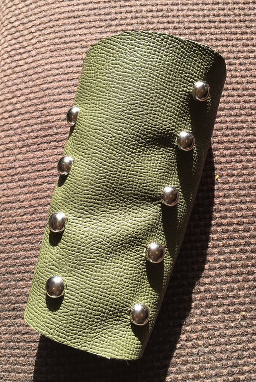Sm Pair Military Green coloured soft leather bracers w 3 rows of nickel spots 