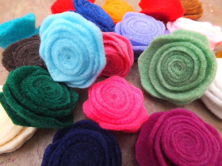 20 Felt Fabric Flower Roses Assorted Colours