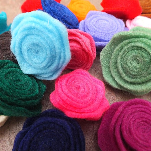 20 Felt Fabric Flower Roses Assorted Colours