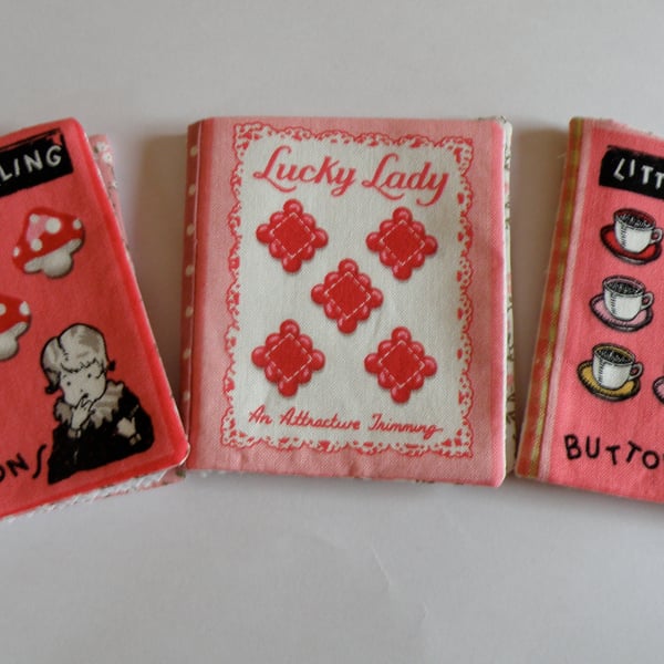 Retro style button print Needle case 