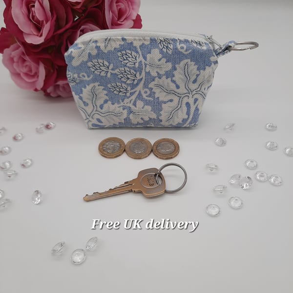 Blue and White foliage print coin purse with keyring. 