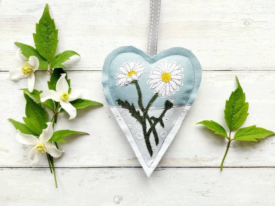 Ox Eyed Daisy Decorative Freemotion Applique Padded Hanging Heart