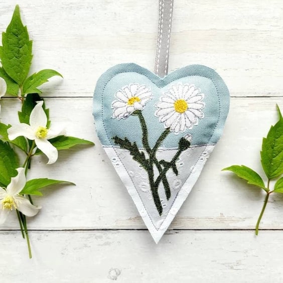 Ox Eyed Daisy Decorative Freemotion Applique Padded Hanging Heart